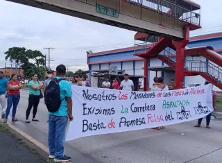 Cierre en la vía Interamericana, a la altura de San Antonio.  (Foto: M. Vásquez)