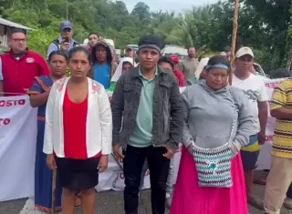 Manifestantes alegan que las tierras son sagradas.