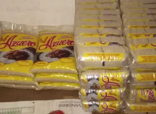 Parte de los paquetes de arroz guardados en el depósito.