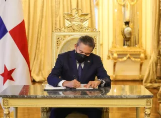 La ley incluye un parágrafo transitorio que regulará los ascensos para los miembros activos remunerados que ingresaron a la institución desde 1998 hasta el 2018 -