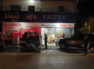 A este minisuper llegaron los delincuentes. Fotos: Pedro Batista. 