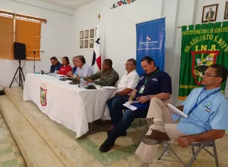 El ministro Augusto Valderrama se reunió con los productores 