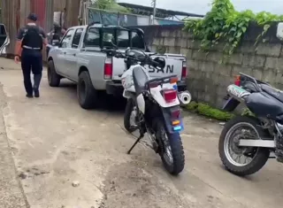 La Policía retuvo a 2 sospechosos heridos.