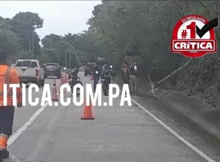 Cadáver en estado de descomposición en Corredor Norte. (Video- Foto: Landro Ortíz)