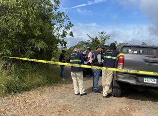 El cadáver fue ubicado en un área en donde solo hay solo terrenos baldíos. Foto: Eric Montenegro