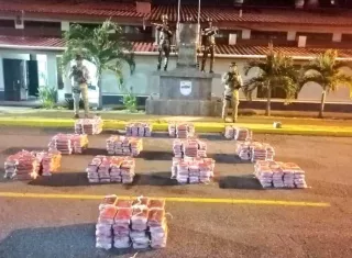 Los paquetes de drogan detectados dentro de contenedor.