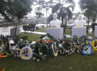 En recordación a los difuntos. 