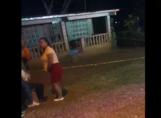 La señora de la tercera edad fue encontrada en su casa. 