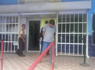 Uno de los imputados a la salida de SPA.