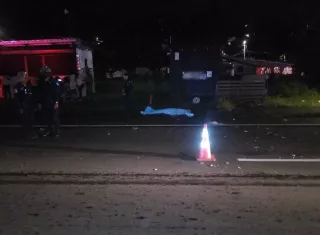 Escena del fatal accidente en horas de la madrugada del domingo.