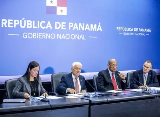 Altos funcionarios del Mef brindan detalle a la prensa nacional sobre el nuevo presupuesto 2024.