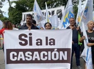 Miembros del partido acudieron a la primera vigilia.