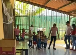 Fiesta para niños del albergue “Se Ofrece un Hogar” en San Antonio distrito de Atalaya.