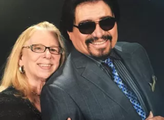 El salsero Bobby Cruz junto a su esposa Rose Marie, quien falleció el lunes. Foto: Instagram