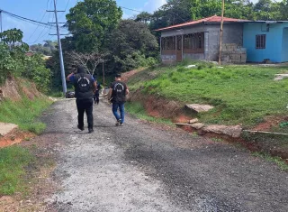 Unidades policiales realizan operativo en busca de los matones.