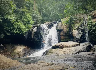 El chorro de Santa Clara es uno de los sitios turísticos de este distrito. Foto / Ana Quinchoa. 