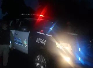 Unidades policiales realizaron un operativo para tratar de localizar a los delincuentes.