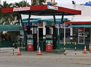Gasolinera, en La Habana (Cuba). EFE / Archivo