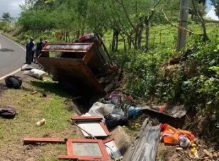 Escena del accidente de la chiva, donde falleció una mujer.