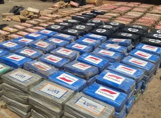 La droga y los implicado fueron puestos a órdenes de las autoridades judiciales.