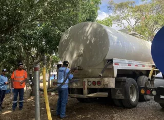 Residentes de Pedasí aseguran que se ha vuelto insostenible recibir agua a través de camiones cisternas.