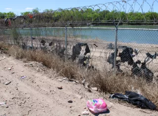 Fotografía de la frontera vista desde Eagle Pass este viernes en Eagle Pass (EE. UU). EFE