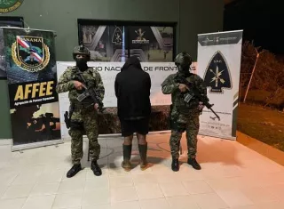 El imputado fue aprehendido tras un intercambio de disparos con unidades del Senafront en el río Tupiza.