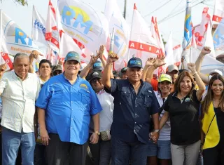 El candidato presidencial por la alianza de los partidos Realizando Metas y Alianza, José Raúl Mulino, recorrió este domingo las comunidades de Tocumen.