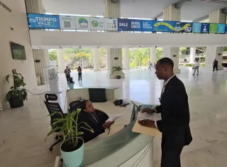 El abogado y dirigente, Anthony Barrier, presntó la denuncia.