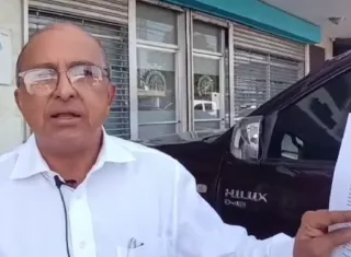  El abogado Iván Castillo presenta la denuncia ante el MP.