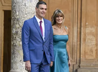 El presidente del Gobierno español, Pedro Sánchez, acompañado de su esposa Begoña Gómez.- EFE / Archivo
