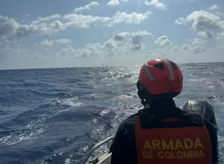 La Armada de Colombia rescató este martes a tres pescadores, de los cuales dos eran panameños. Foto: Armada de Colombia / Ilustrativa