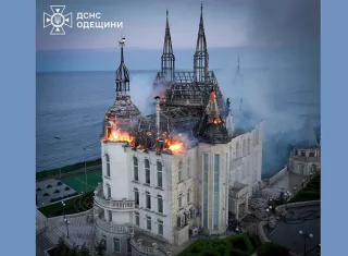 El 'castillo de Harry Potte'r está situado a orillas del mar Negro en el distrito turístico de Arcadia (Odesa), en Ucrania. EFE
