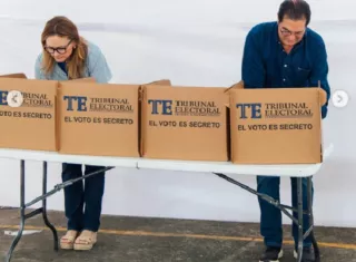 El candidato Martín Torrijos votó en el Instituto Bolívar.