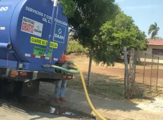 Carro cisternas para abastecimiento de agua.  (Foto Ilustrativa)