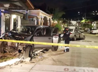 Vista general de la escena del accidente en Brisas del Golf.