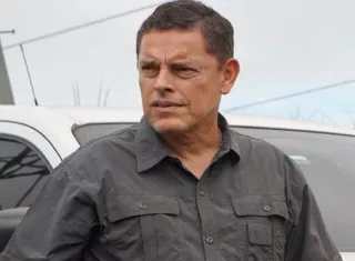 Abrego es egresado del Curso de Oficial de Comando y Estado Mayor, promoción 2005 del instituto.