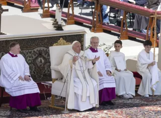 El papa Francisco celebró este domingo la misa de la primera Jornada Mundial de los Niños. EFE