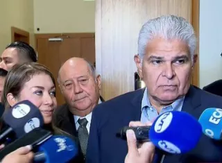 Mulino brinda detalles a la prensa nacional sobre la reunión con la bancada del CD.