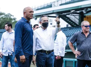 El presidente Cortizo junto a Mariano Rivera recorrieron las instalaciones del estadio.