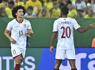 Eduard Bello (i) de Venezuela, en una imagen de archivo. EFE/ Andre Borges