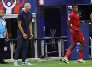 El entrenador principal de Estados Unidos Gregg Berhalter (i). EFE