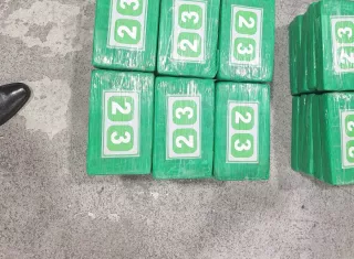 Los paquetes de drogas con numeración &quot;23&quot;.