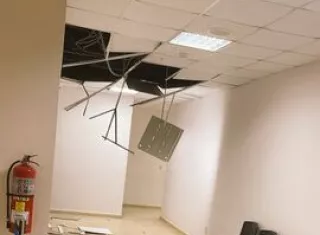 Los daños mayoritarios han sido en los cieloraso de hospitales.