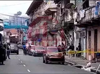 Escena del crimen en Calidonia.  (Foto-Video: Landro Ortíz)