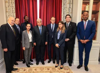 Mulino junto diputados de Francia.