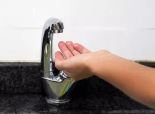 La junta comunal ha tenido que contratar carros cisternas para aliviar la situación.