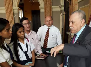 El Dr. Carlos Arellano Lennox, fue exlíder estudiantil que convocó la Operación Soberanía y que fue presidente de la Asamblea Legislativa y vicepresidente de la Democracia Cristiana.