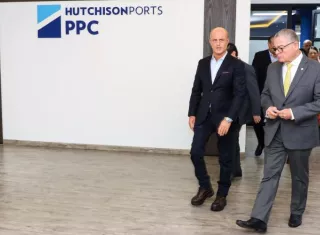 El contralor, Anel Flores, acompañado de una decena de auditores, se trasladó a las instalaciones de la filial de la empresa china Hutchison Ports, donde comenzó la auditoría.