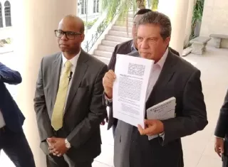 Abogados Julio Macías y Norman Castro.